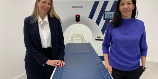 Sonia Ordónez, Directora de la Fundación MEDAC y Rosa Gómez, responsable de formación de Siemens Healthineers España