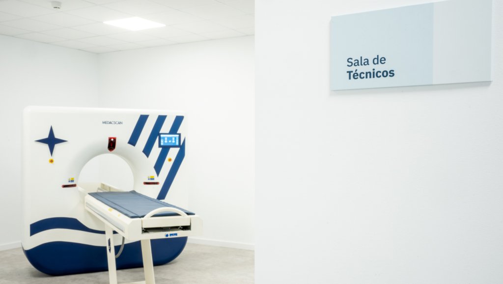 Sala de Técnicos con un escaner de Medac