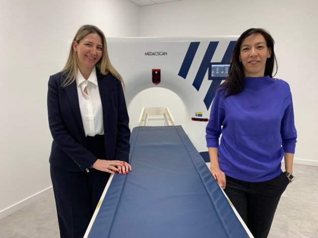 Sonia Ordónez, Directora de la Fundación MEDAC y Rosa Gómez, responsable de formación de Siemens Healthineers España